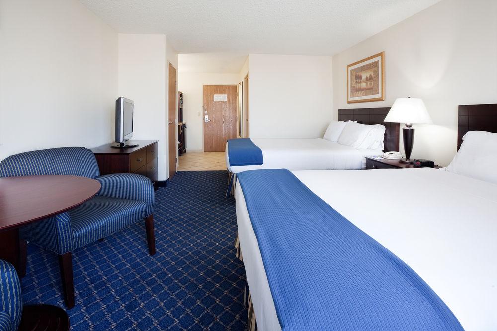 Holiday Inn Express Hotel & Suites Torrington By Ihg Bagian luar foto