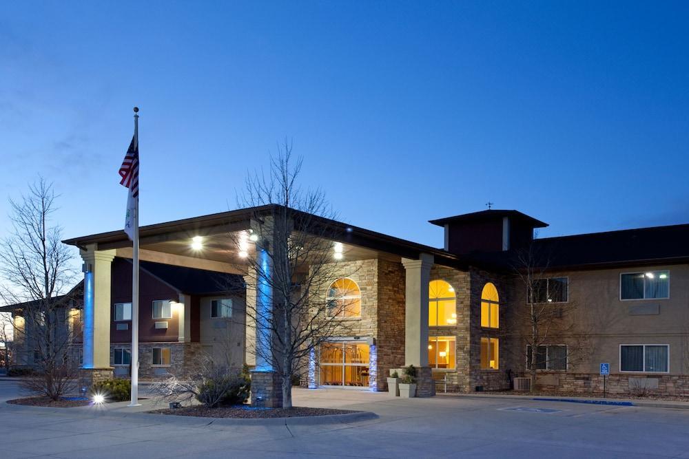 Holiday Inn Express Hotel & Suites Torrington By Ihg Bagian luar foto