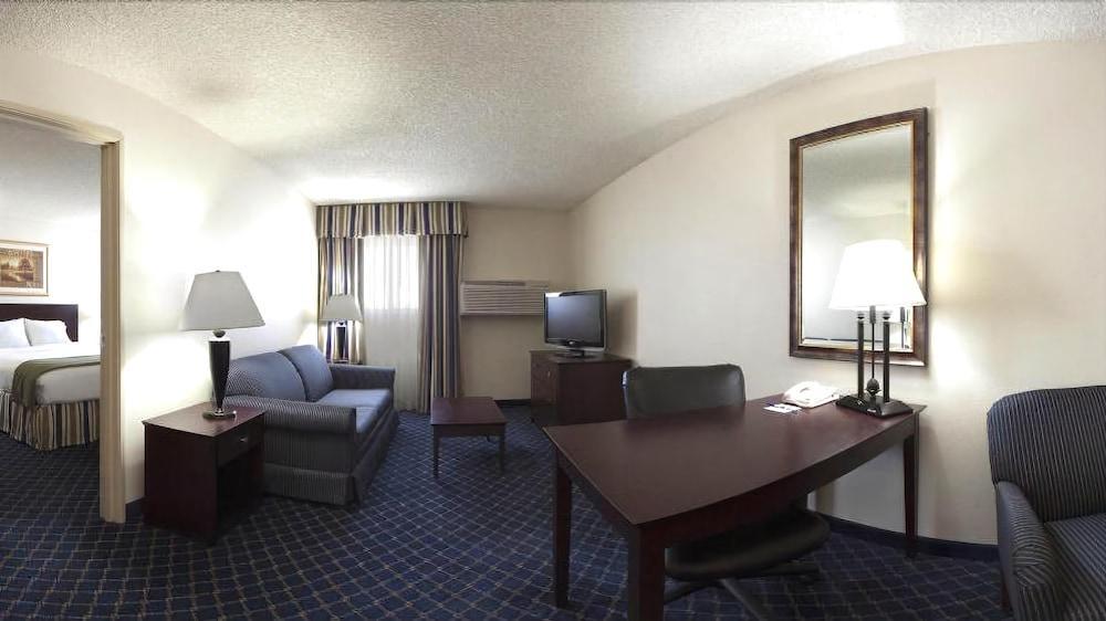 Holiday Inn Express Hotel & Suites Torrington By Ihg Bagian luar foto
