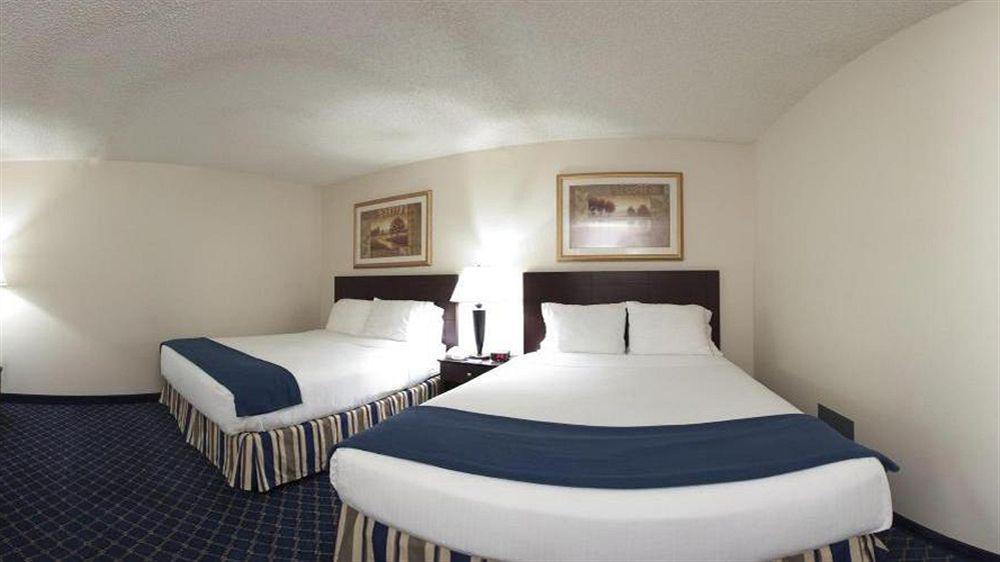 Holiday Inn Express Hotel & Suites Torrington By Ihg Bagian luar foto