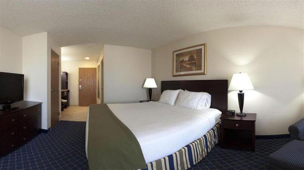 Holiday Inn Express Hotel & Suites Torrington By Ihg Bagian luar foto