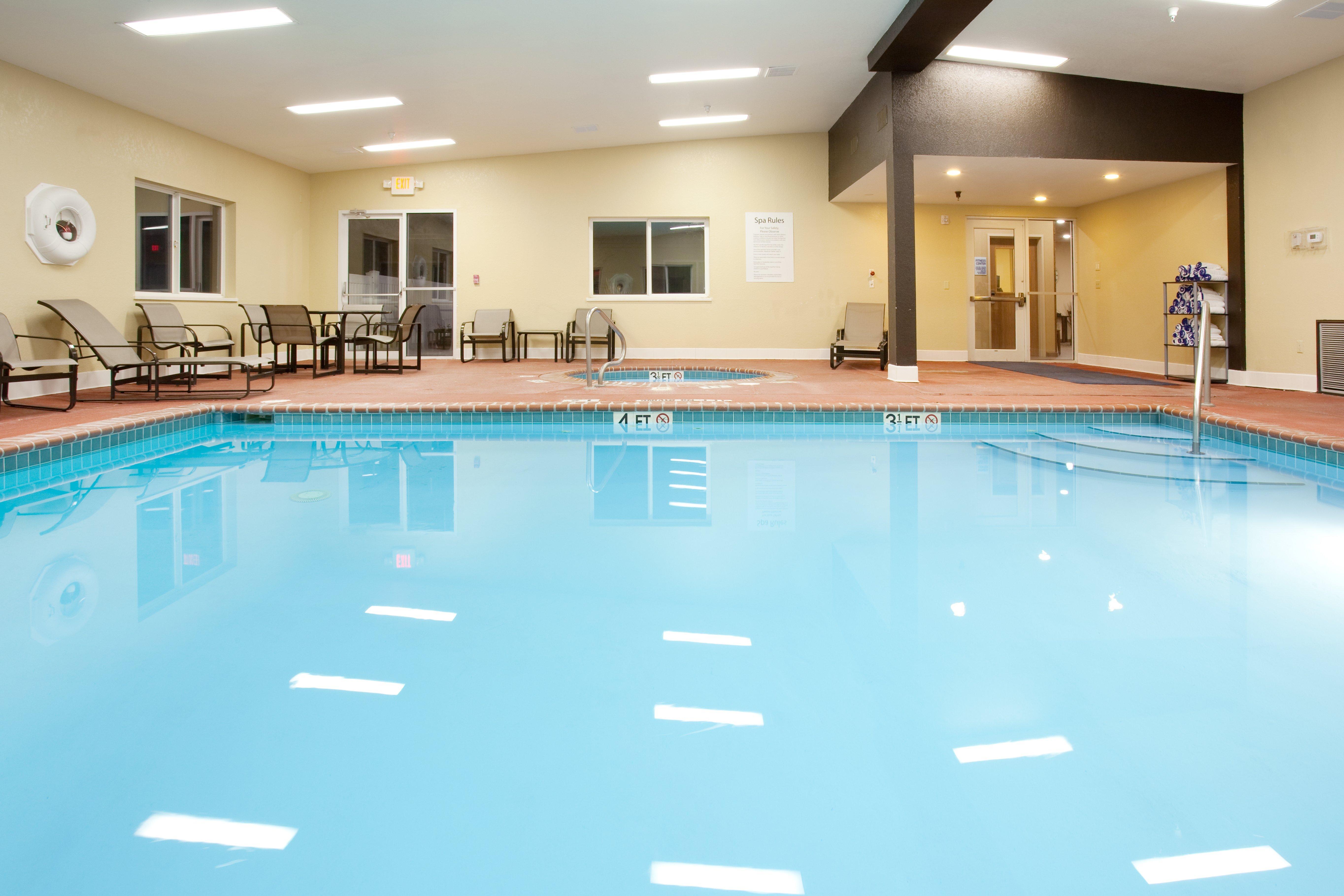 Holiday Inn Express Hotel & Suites Torrington By Ihg Bagian luar foto