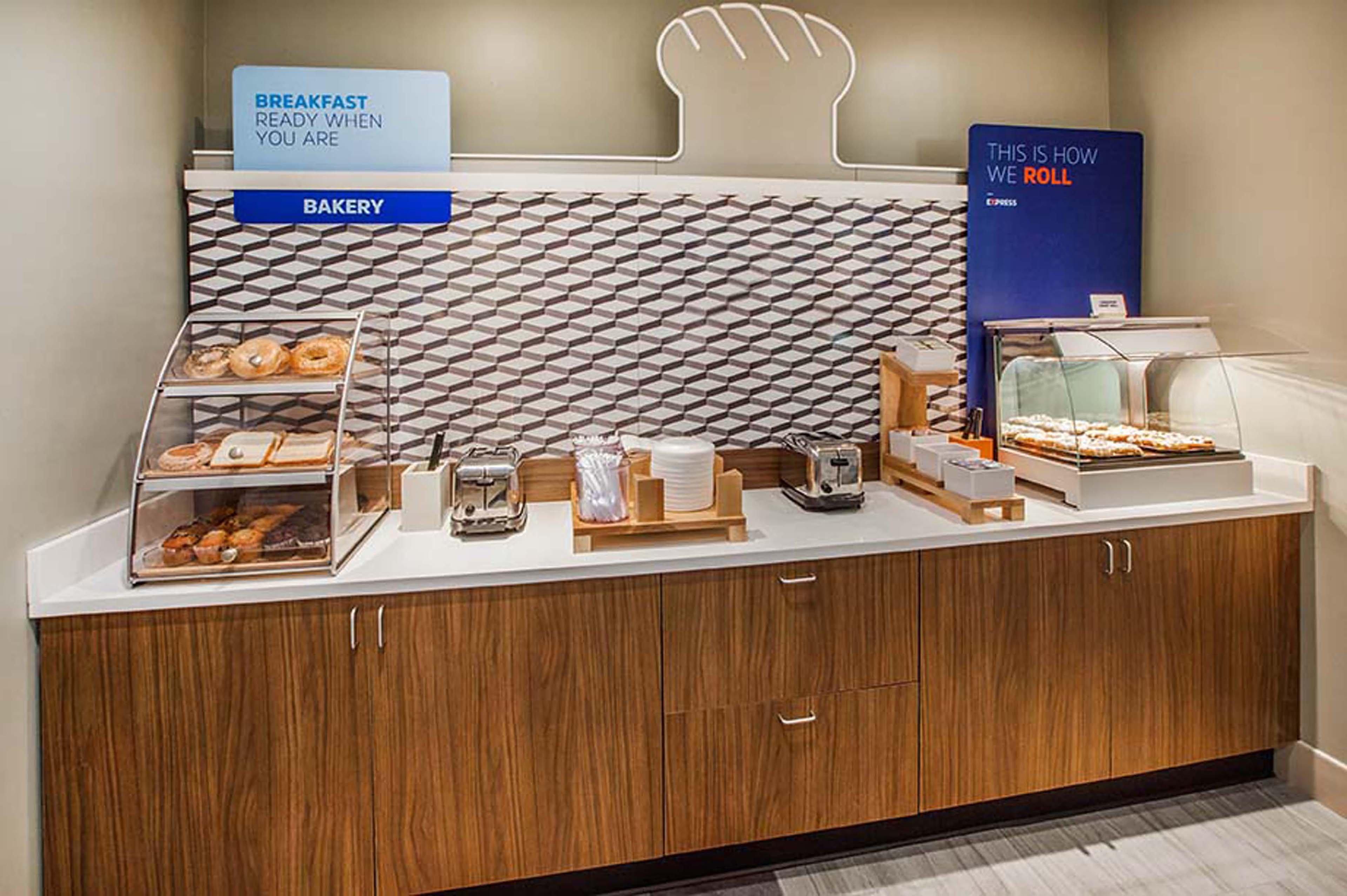 Holiday Inn Express Hotel & Suites Torrington By Ihg Bagian luar foto