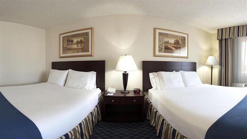 Holiday Inn Express Hotel & Suites Torrington By Ihg Bagian luar foto